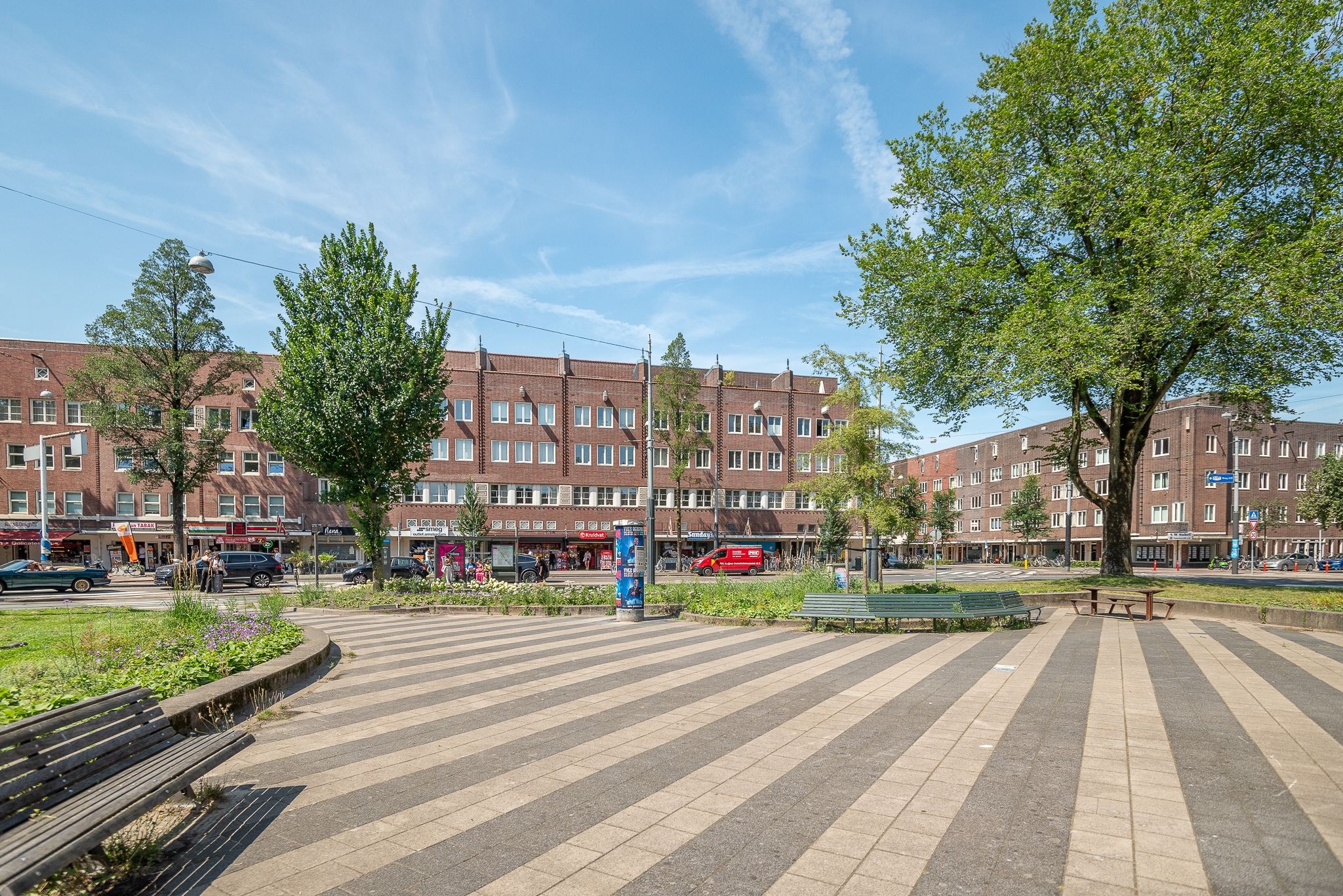 Characterful Upper Apartment with Exceptional Light and Three Outdoor Spaces in Hoofddorppleinbuurt — 42