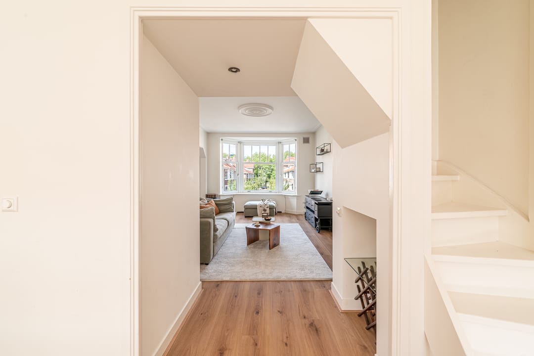 Characterful Upper Apartment with Exceptional Light and Three Outdoor Spaces in Hoofddorppleinbuurt — 13