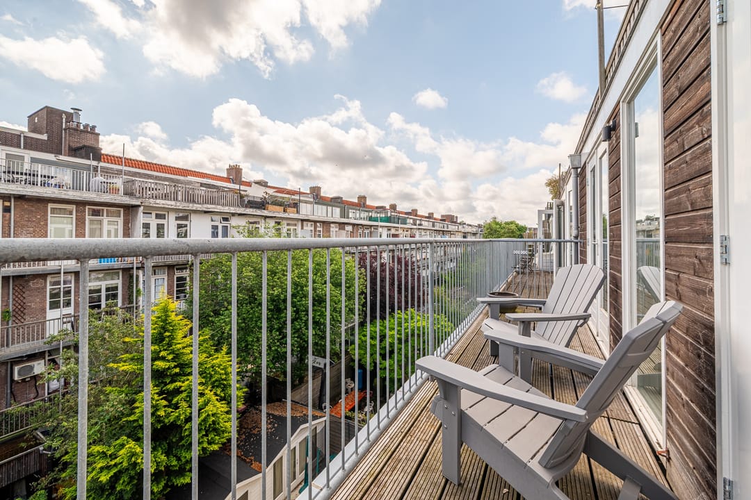 Characterful Upper Apartment with Exceptional Light and Three Outdoor Spaces in Hoofddorppleinbuurt — 28