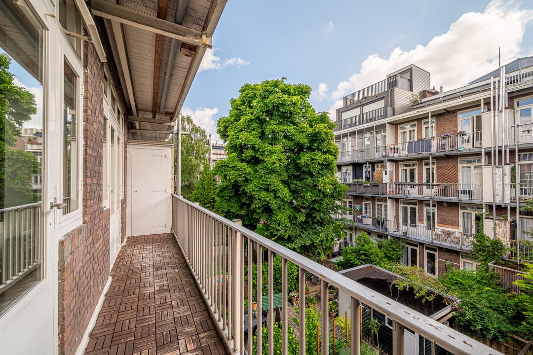 Characterful Upper Apartment with Exceptional Light and Three Outdoor Spaces in Hoofddorppleinbuurt — 11