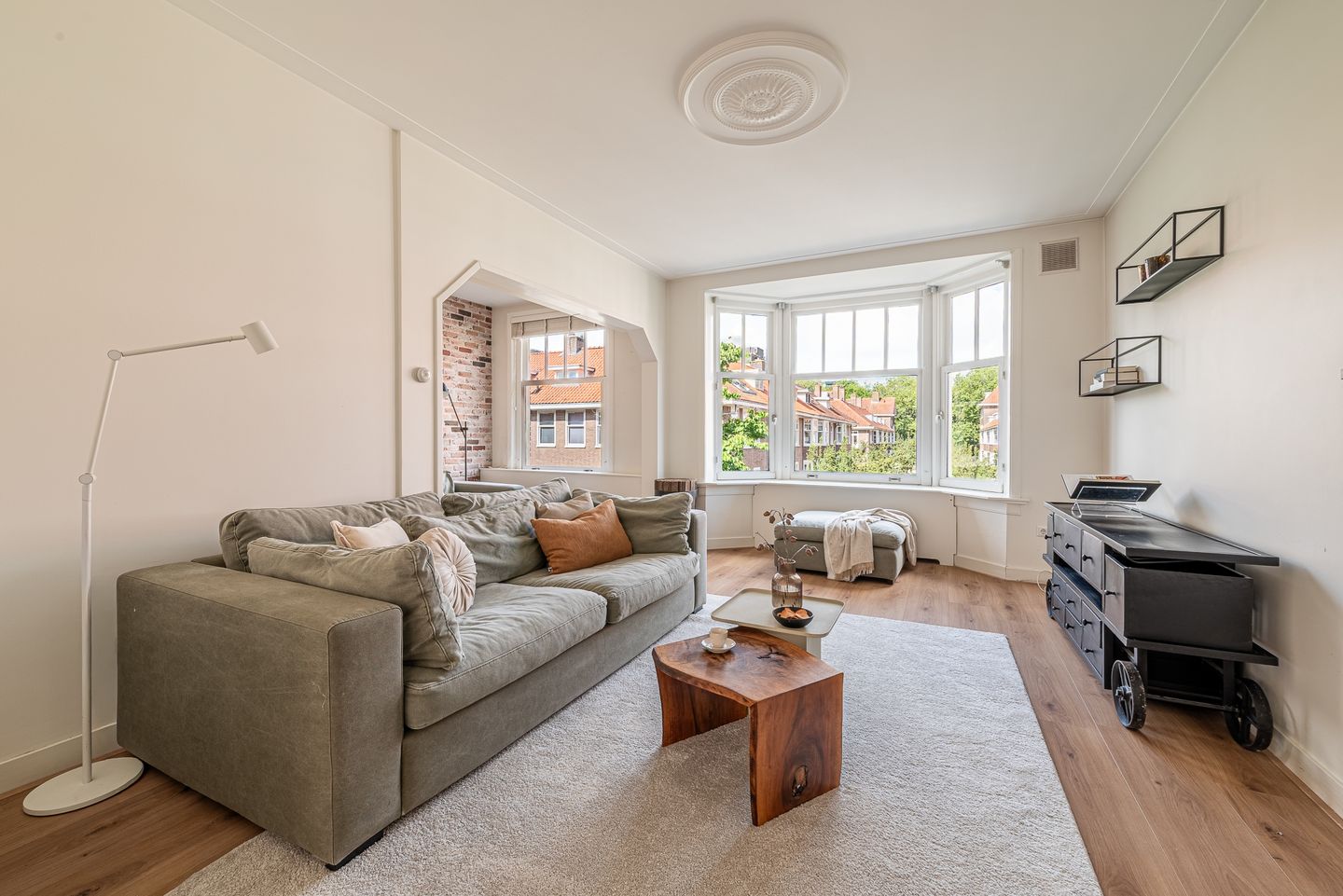 Characterful Upper Apartment with Exceptional Light and Three Outdoor Spaces in Hoofddorppleinbuurt — 14