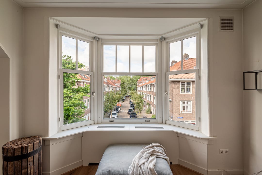 Characterful Upper Apartment with Exceptional Light and Three Outdoor Spaces in Hoofddorppleinbuurt — 17