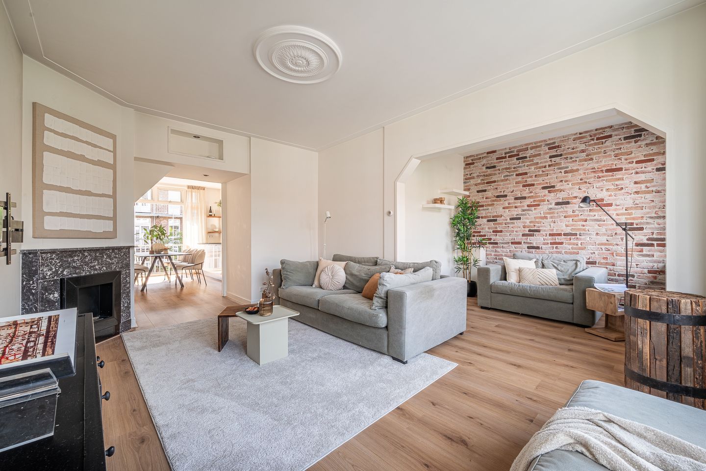 Characterful Upper Apartment with Exceptional Light and Three Outdoor Spaces in Hoofddorppleinbuurt — 20