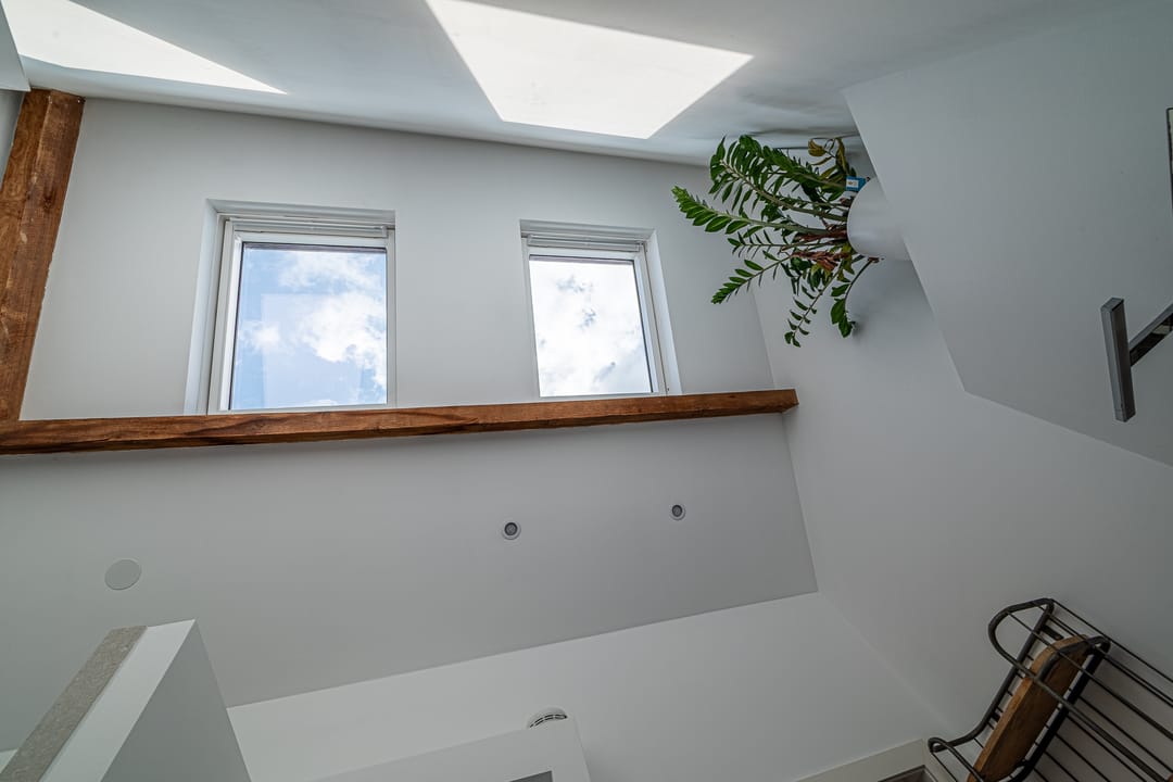 Characterful Upper Apartment with Exceptional Light and Three Outdoor Spaces in Hoofddorppleinbuurt — 32