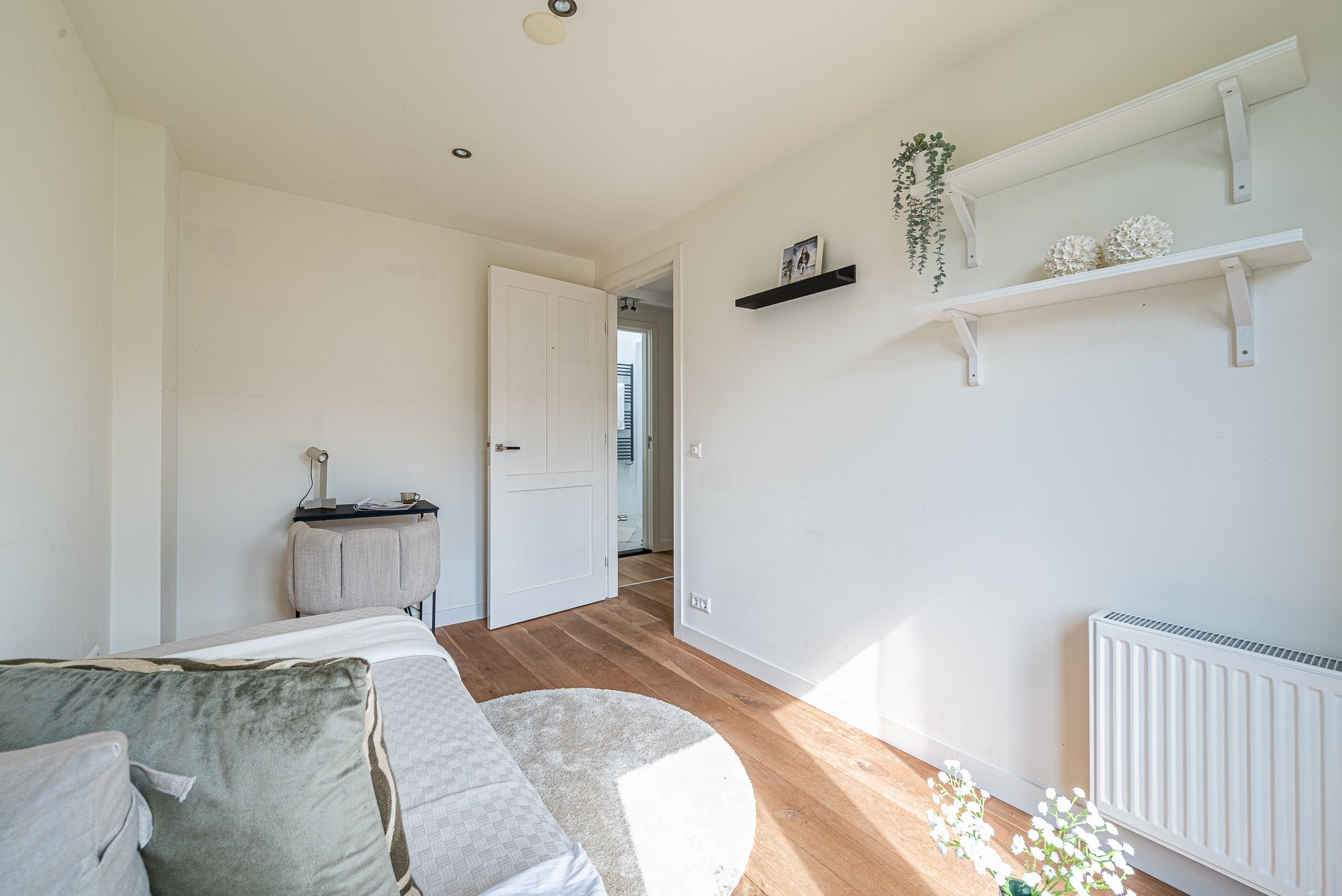 Characterful Upper Apartment with Exceptional Light and Three Outdoor Spaces in Hoofddorppleinbuurt — 24