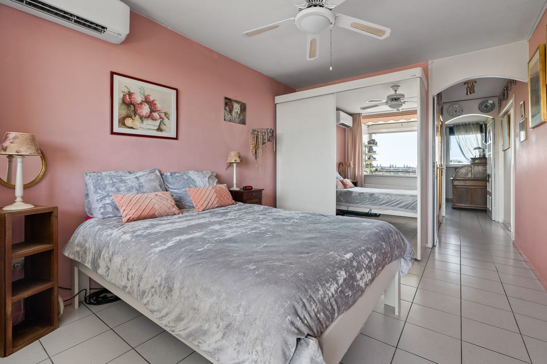 Spacious Corner Apartment with Unobstructed Views on the Top Floor in Overvecht — 17