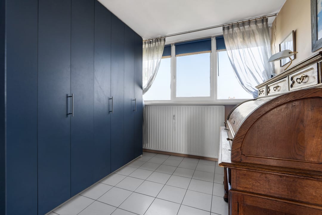 Spacious Corner Apartment with Unobstructed Views on the Top Floor in Overvecht — 22