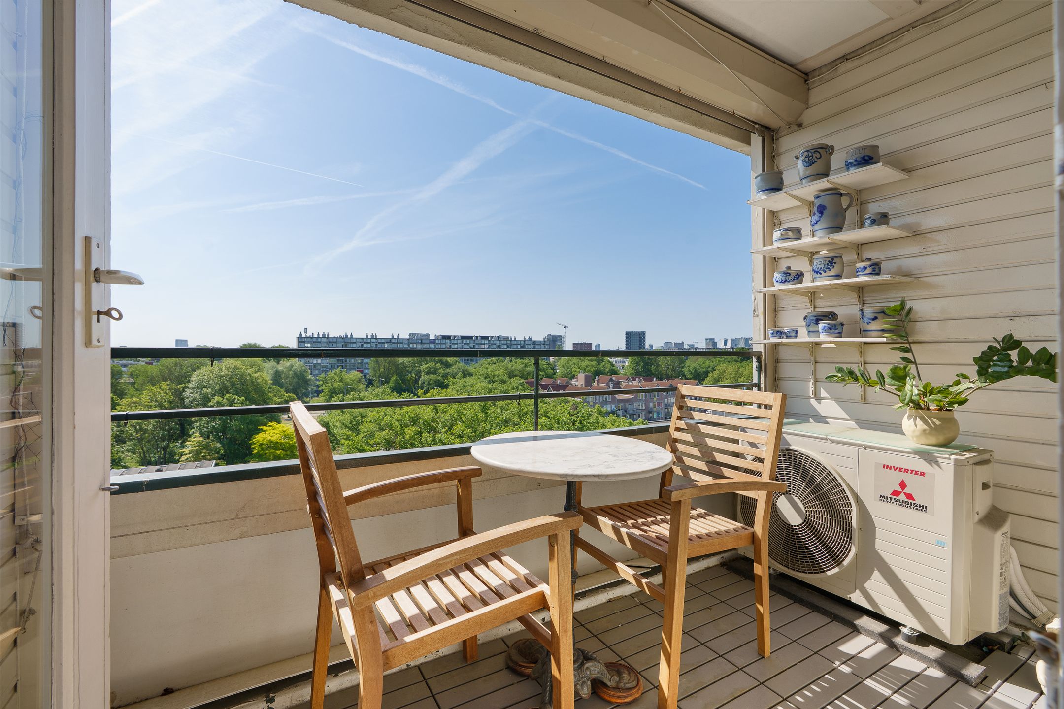 Spacious Corner Apartment with Unobstructed Views on the Top Floor in Overvecht — 18