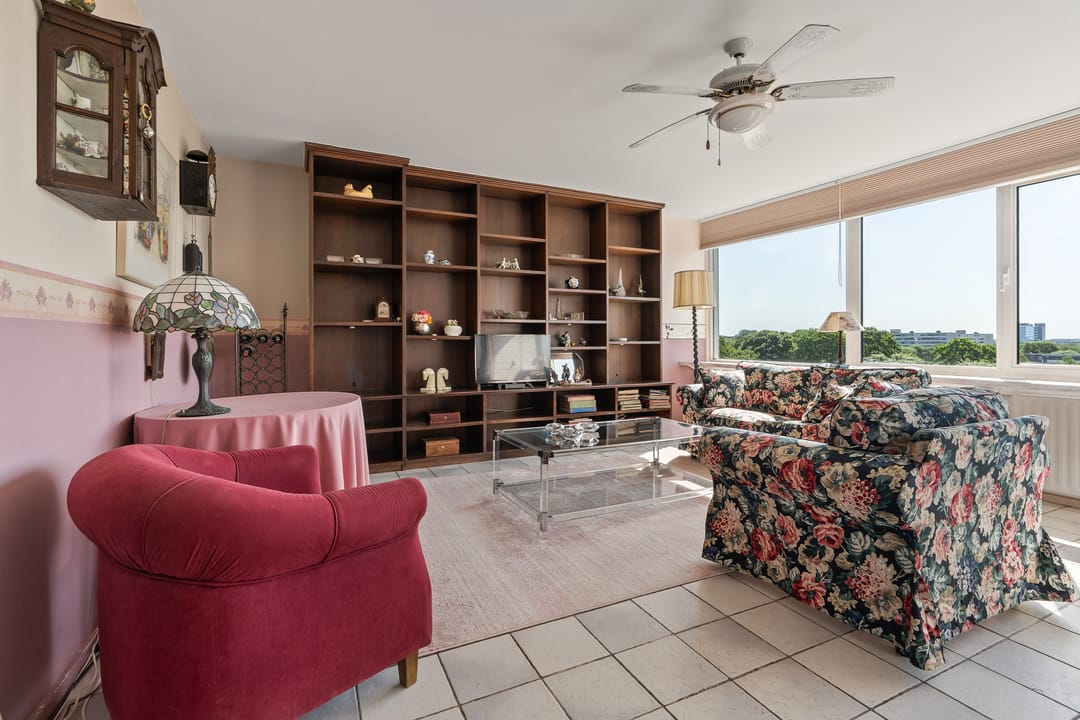 Spacious Corner Apartment with Unobstructed Views on the Top Floor in Overvecht — 7