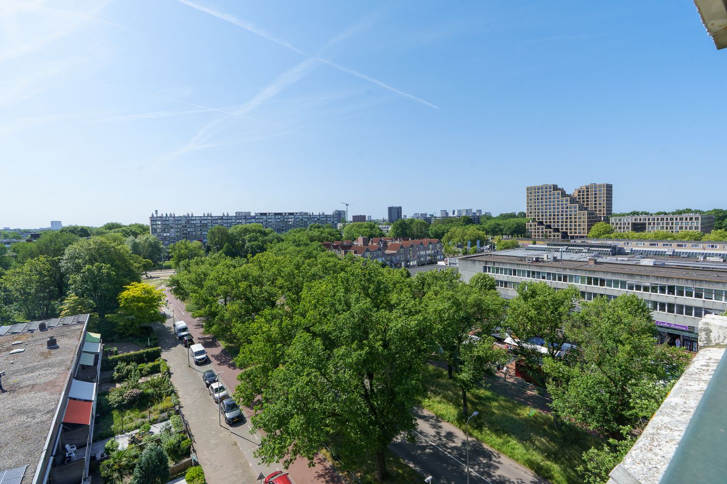 Spacious Corner Apartment with Unobstructed Views on the Top Floor in Overvecht — 19