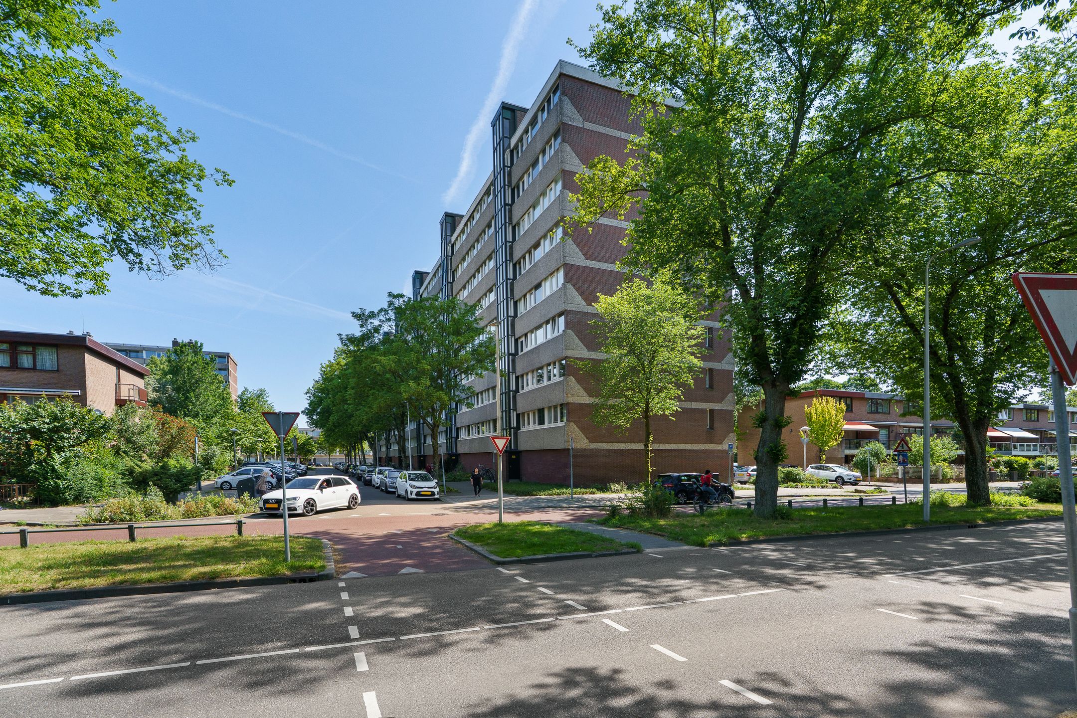 Spacious Corner Apartment with Unobstructed Views on the Top Floor in Overvecht — 24