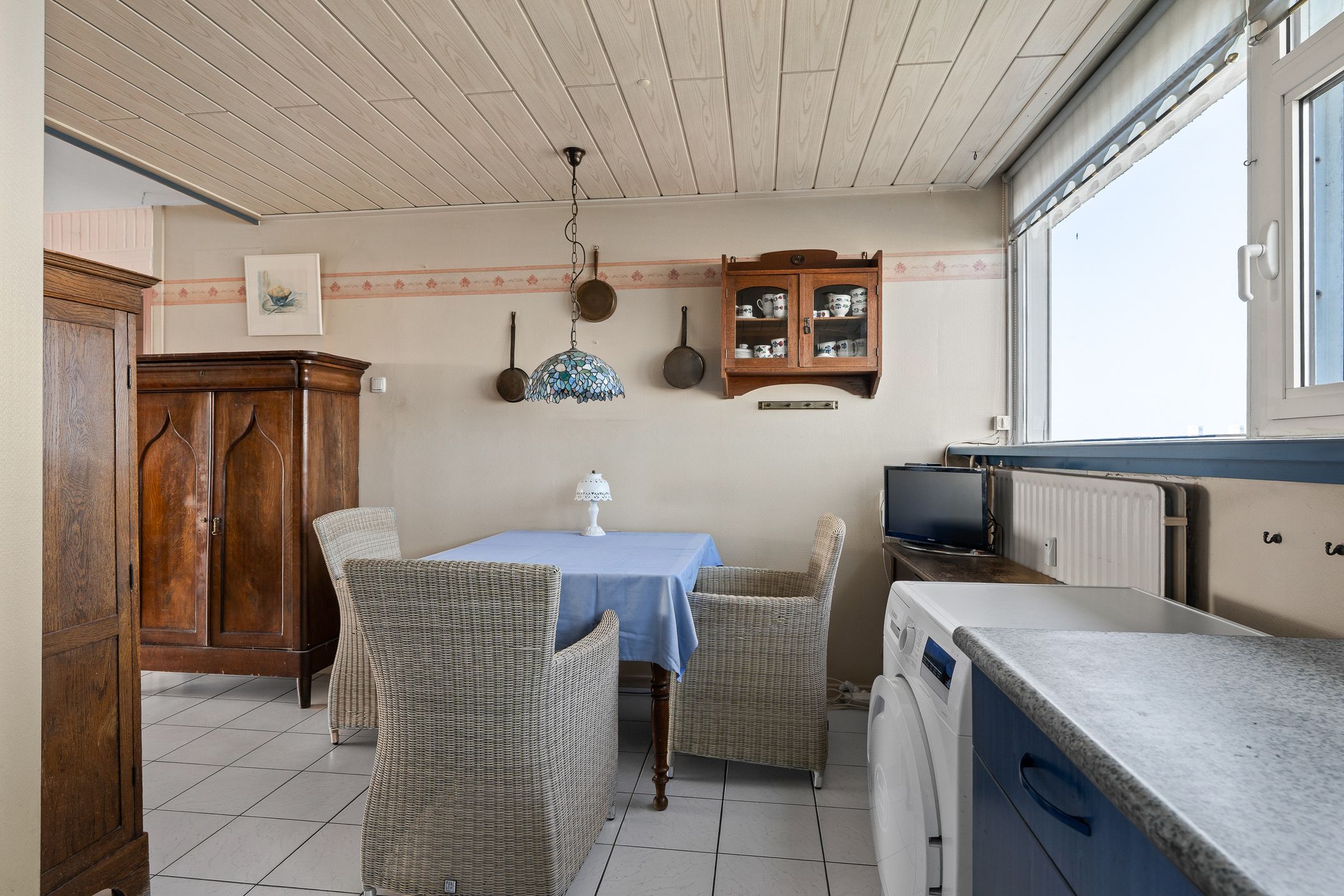 Spacious Corner Apartment with Unobstructed Views on the Top Floor in Overvecht — 15