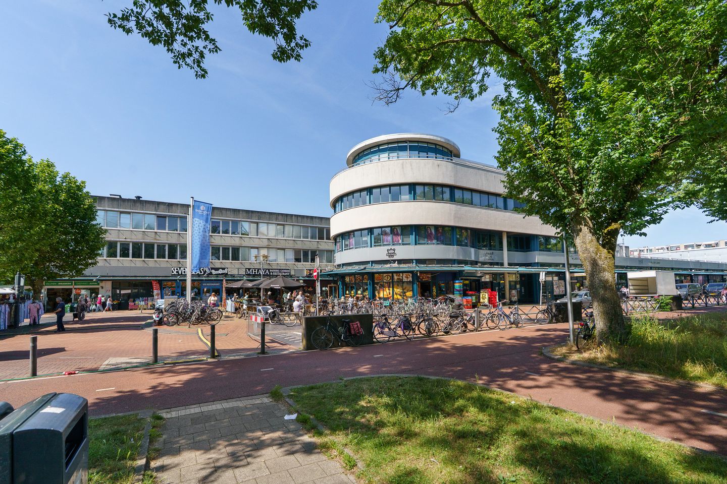 Spacious Corner Apartment with Unobstructed Views on the Top Floor in Overvecht — 25