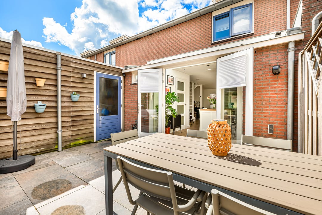 Modern Extended Family Home in Quiet Haarlem Location — 31