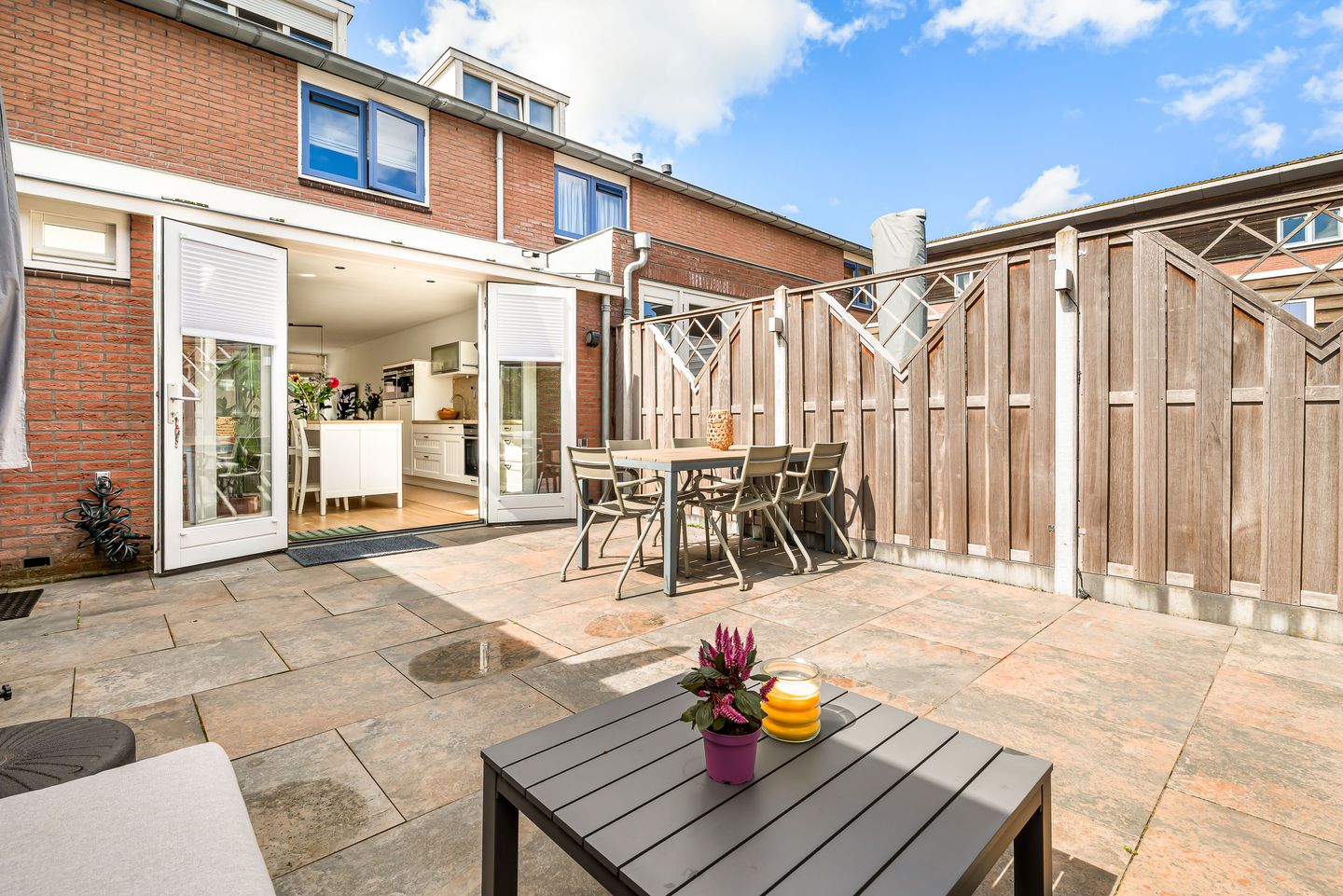 Modern Extended Family Home in Quiet Haarlem Location — 29