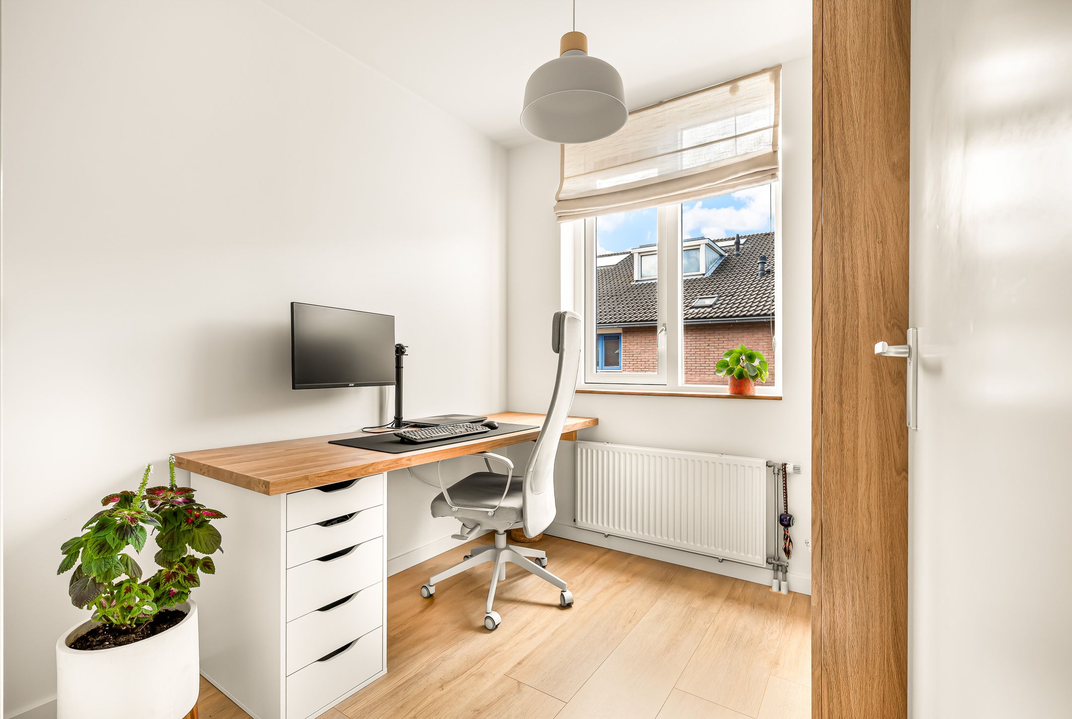 Modern Extended Family Home in Quiet Haarlem Location — 33