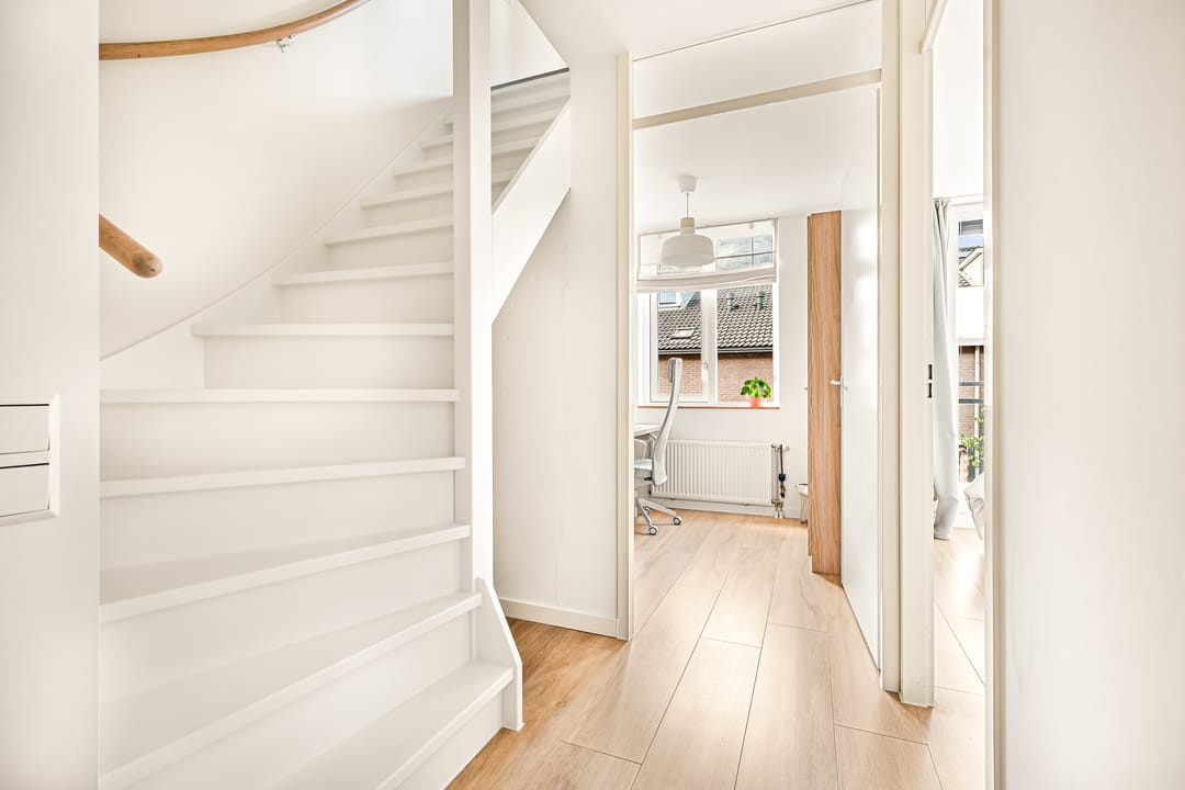 Modern Extended Family Home in Quiet Haarlem Location — 32