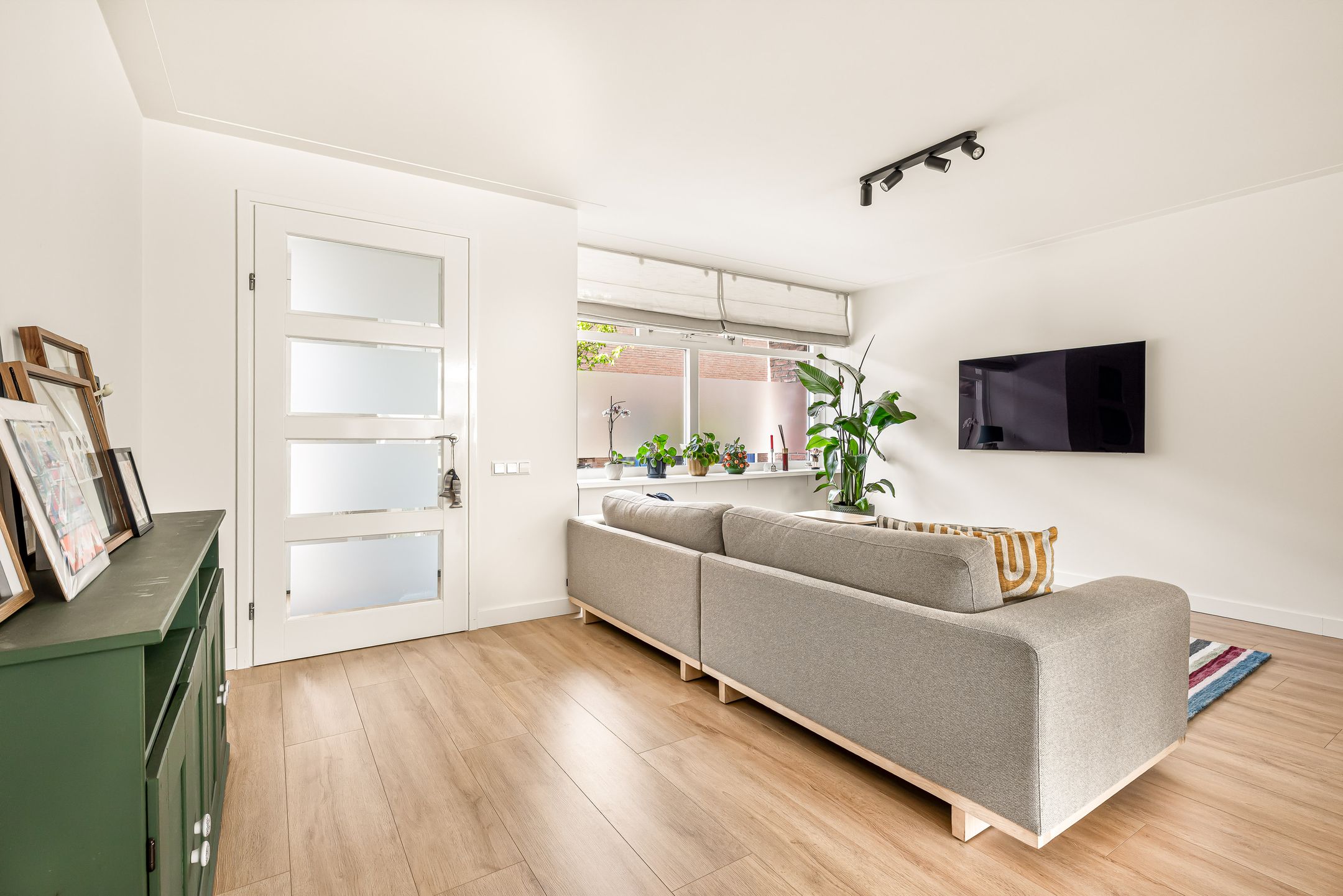 Modern Extended Family Home in Quiet Haarlem Location — 9