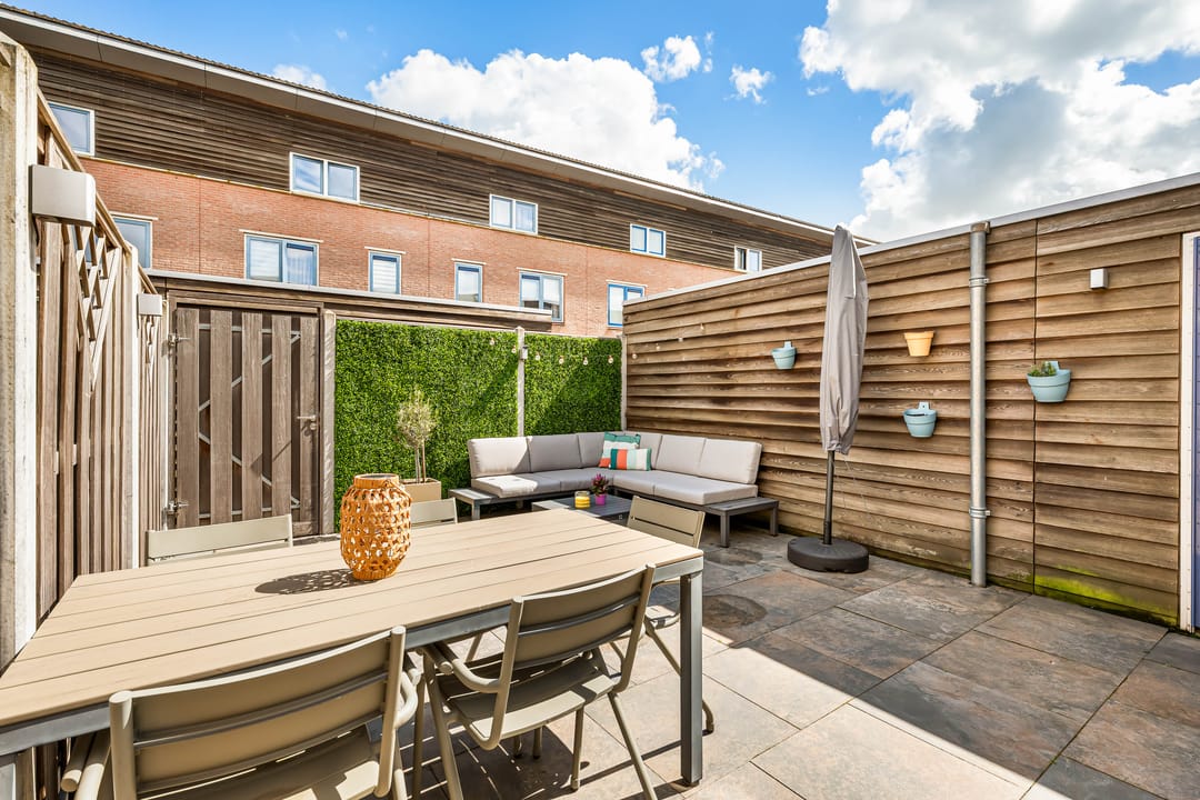 Modern Extended Family Home in Quiet Haarlem Location — 28