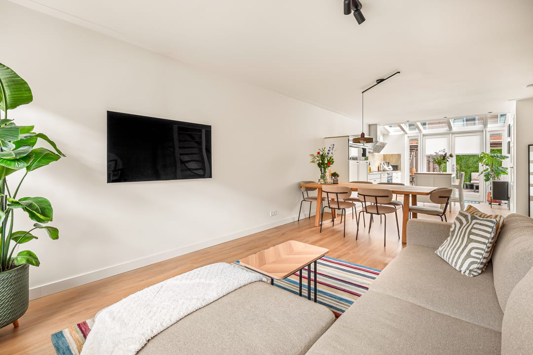 Modern Extended Family Home in Quiet Haarlem Location — 11