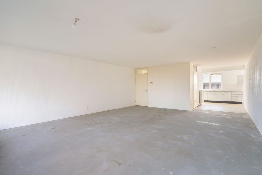 Spacious 3-Bedroom Apartment with Parking in Central Weert — 16