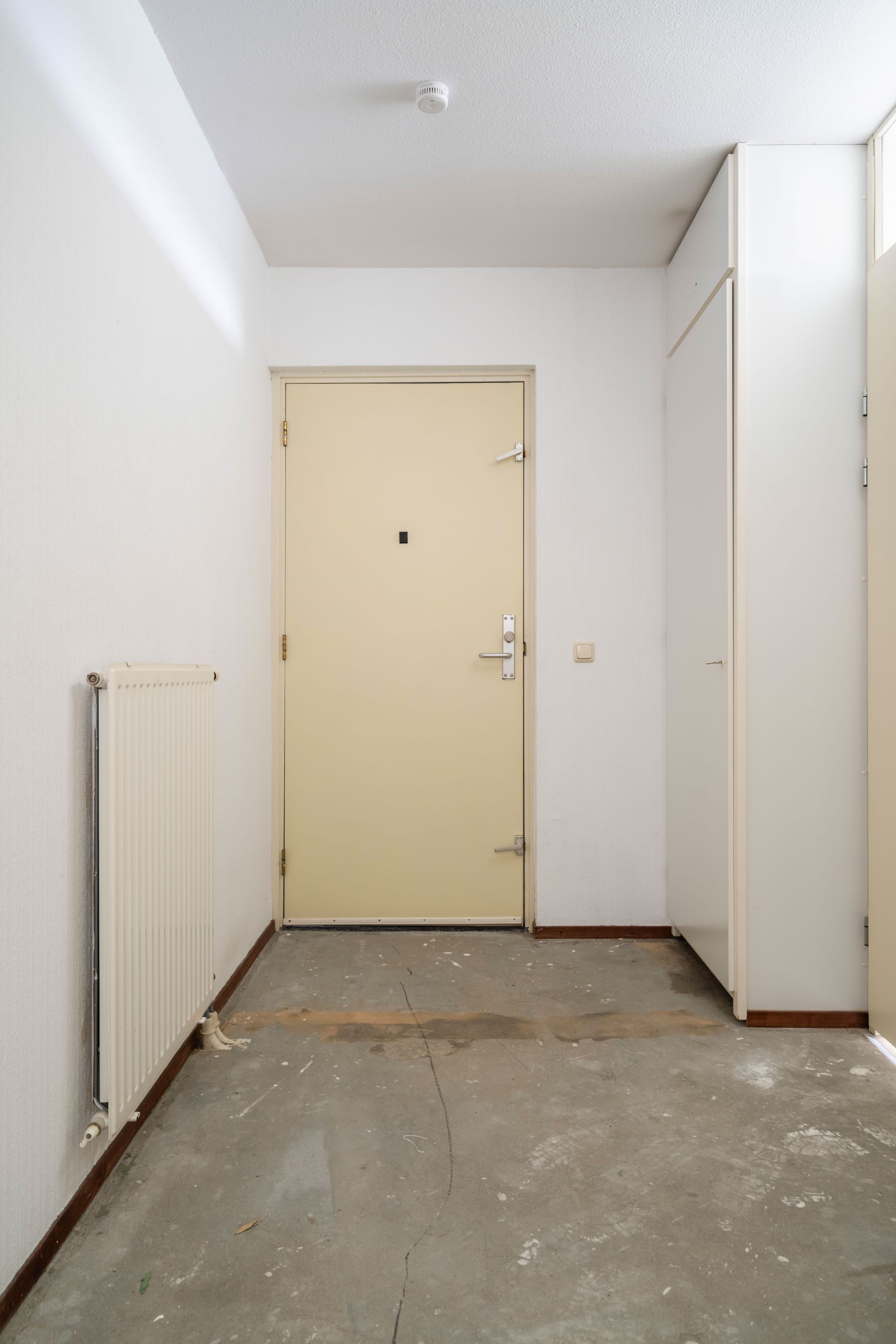 Spacious 3-Bedroom Apartment with Parking in Central Weert — 12