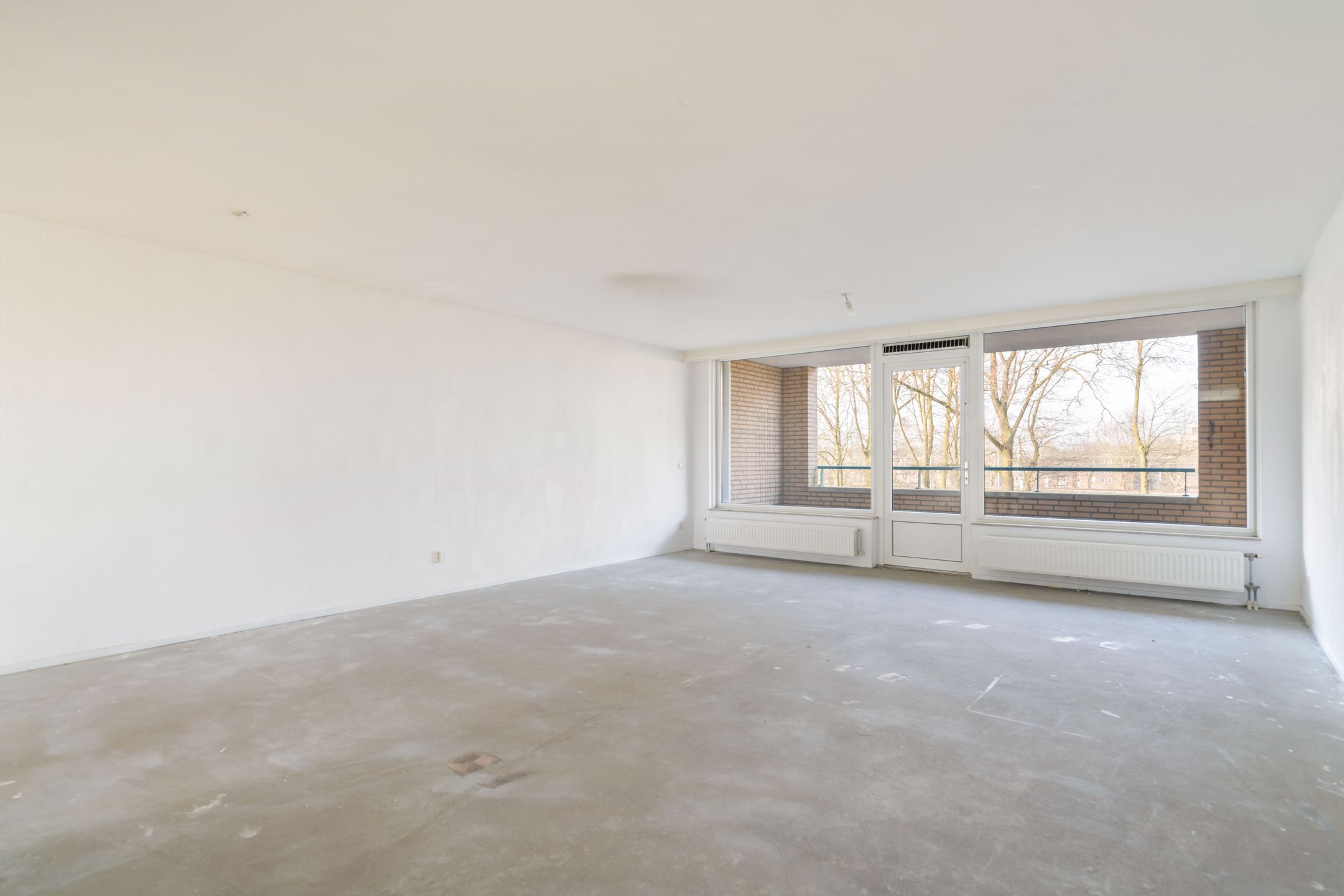 Spacious 3-Bedroom Apartment with Parking in Central Weert — 15