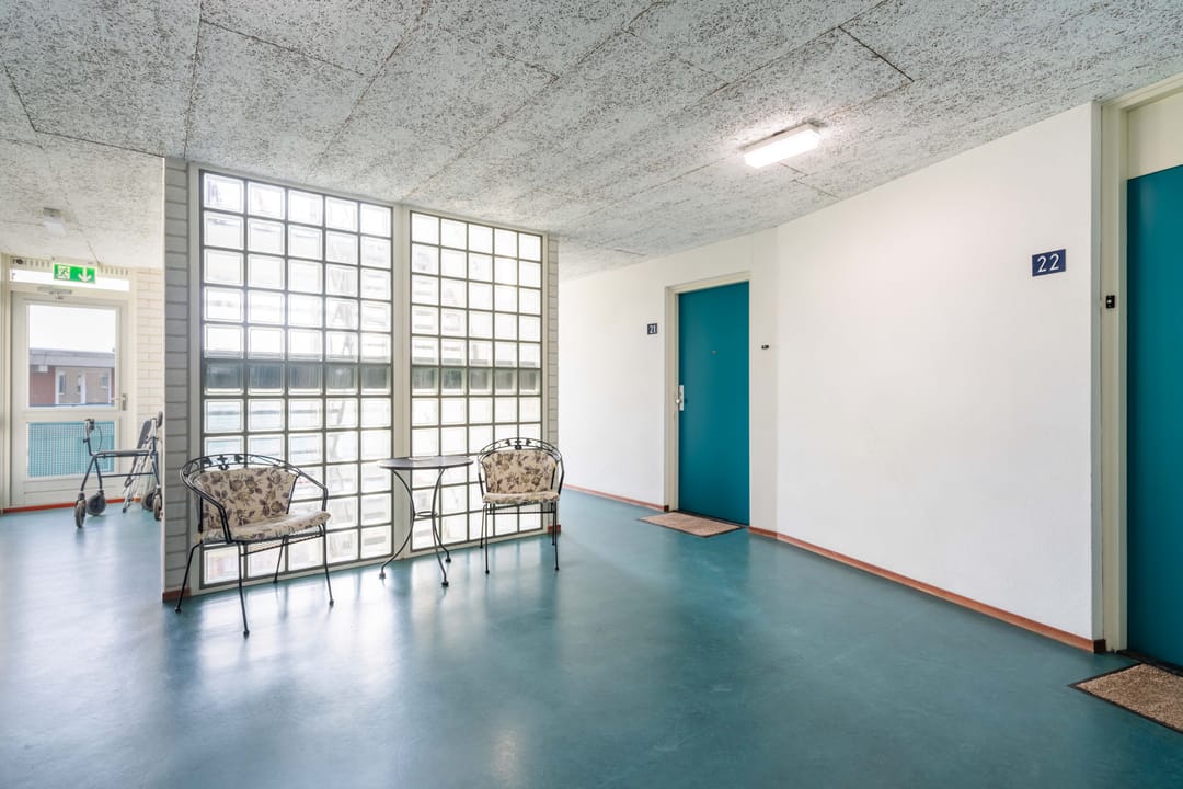 Spacious 3-Bedroom Apartment with Parking in Central Weert — 11