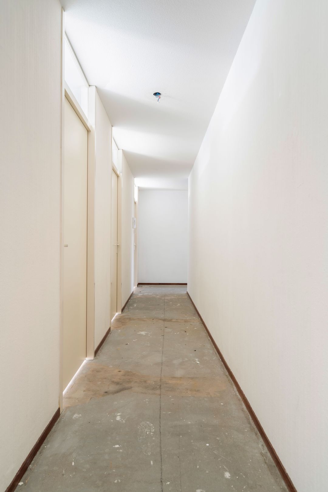 Spacious 3-Bedroom Apartment with Parking in Central Weert — 13