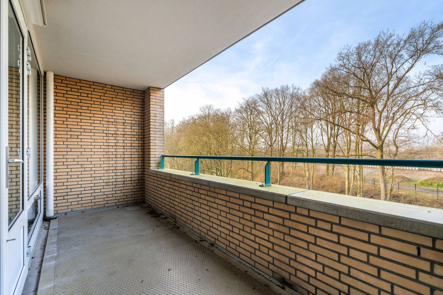 Spacious 3-Bedroom Apartment with Parking in Central Weert — 20