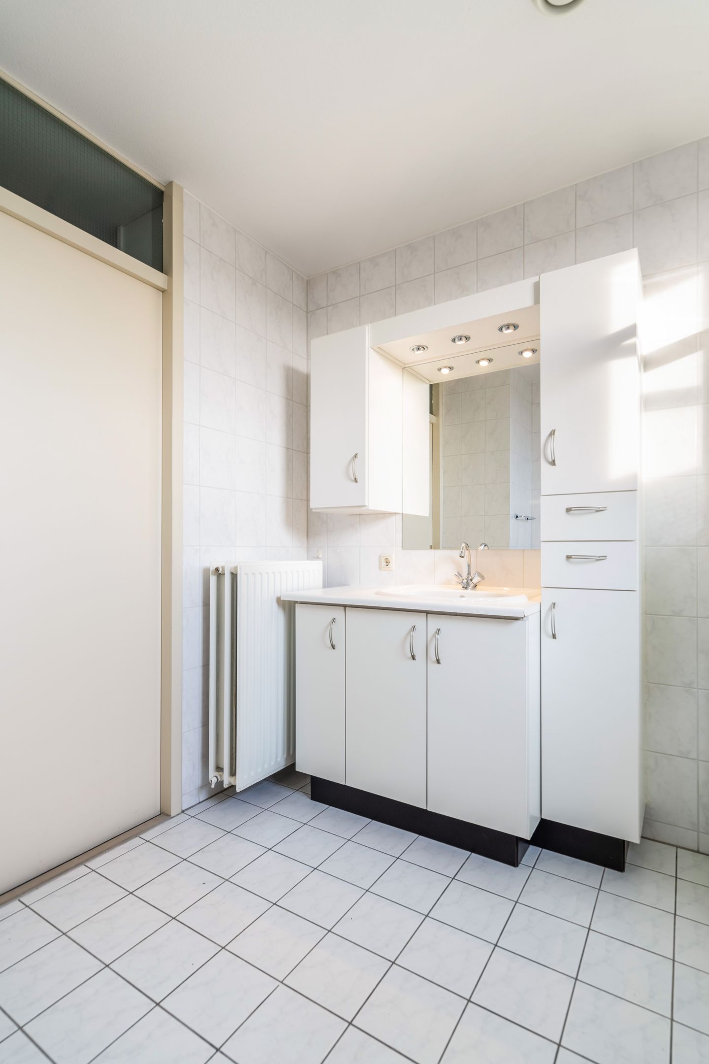 Spacious 3-Bedroom Apartment with Parking in Central Weert — 25