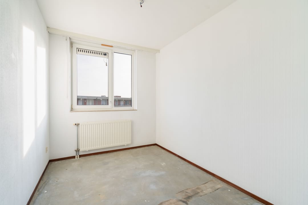 Spacious 3-Bedroom Apartment with Parking in Central Weert — 23