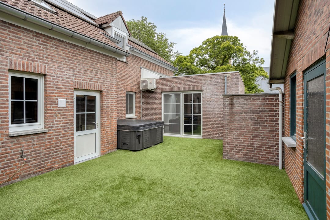 Spacious Detached Country House with Private Garden and Premium Outdoor Living — 37