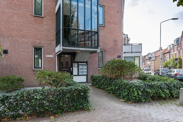 Spacious 2-Room Apartment with Balcony in Desirable Ginneken Location — 7