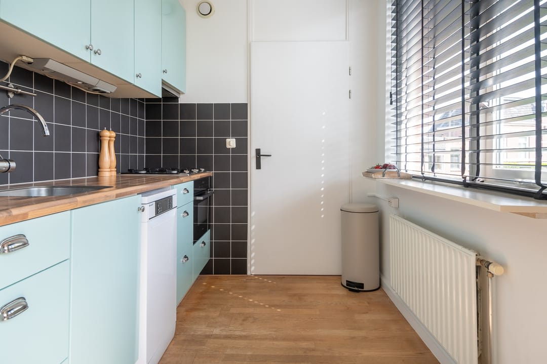 Spacious 2-Room Apartment with Balcony in Desirable Ginneken Location — 16