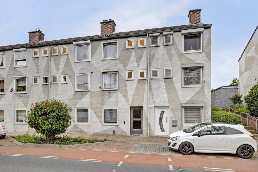 Spacious Terraced Home with Deep Garden in Charming Lemiers — 26