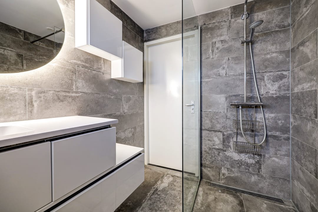 Spacious Family Home with Four Bedrooms and Modern Renovations in Child-Friendly Neighborhood — 22
