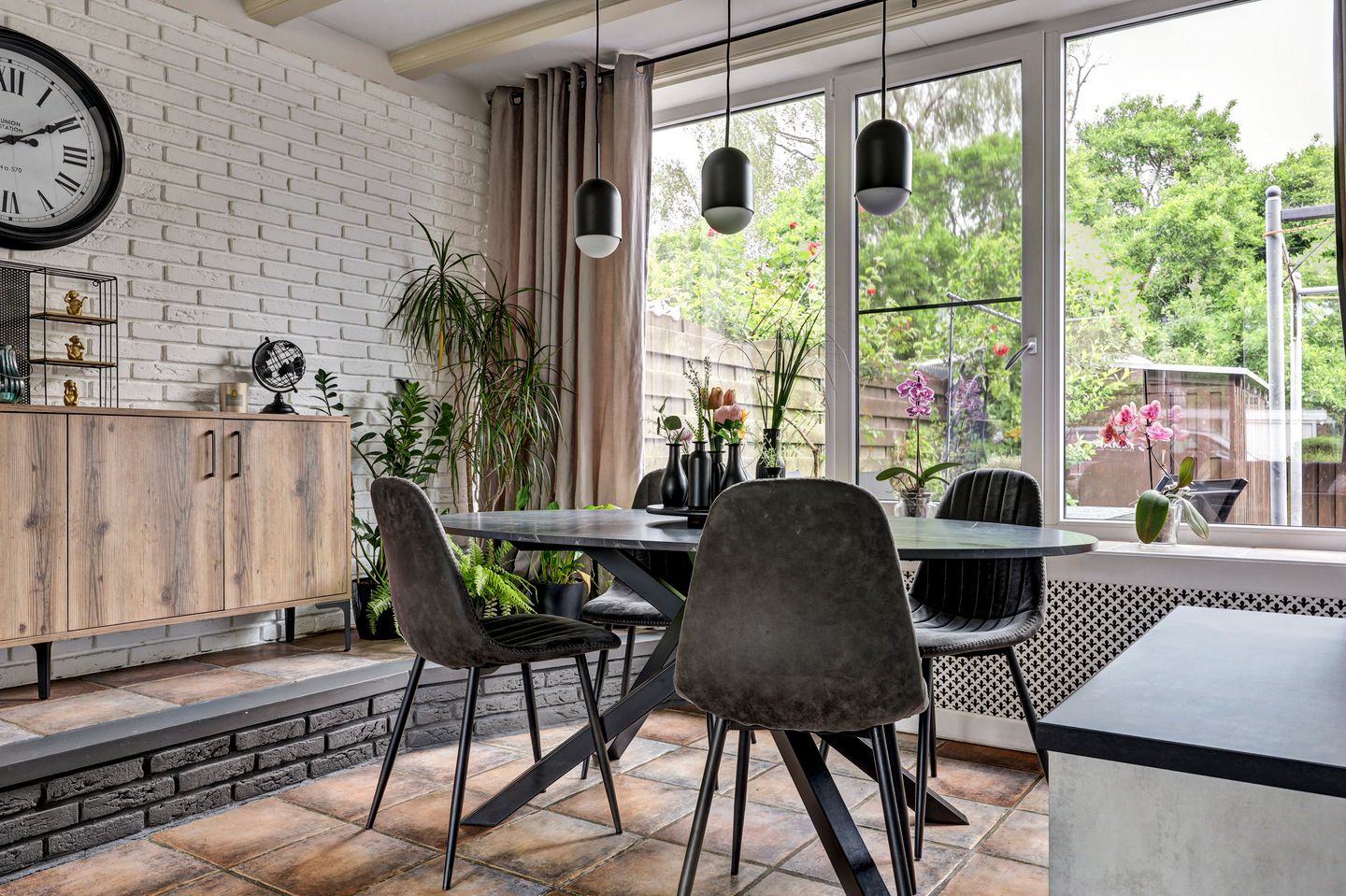 Spacious Family Home with Four Bedrooms and Modern Renovations in Child-Friendly Neighborhood — 10