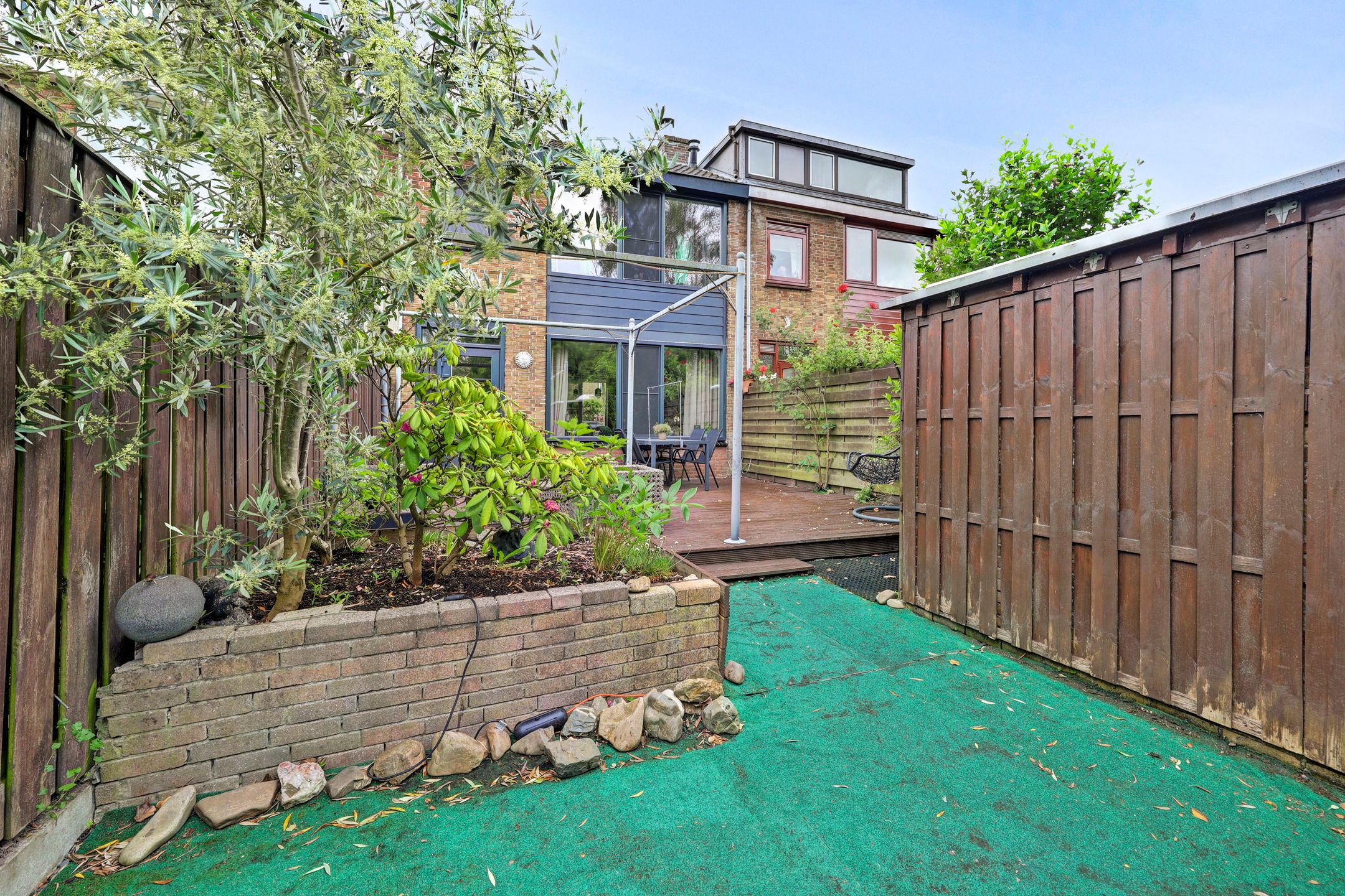 Spacious Family Home with Four Bedrooms and Modern Renovations in Child-Friendly Neighborhood — 30