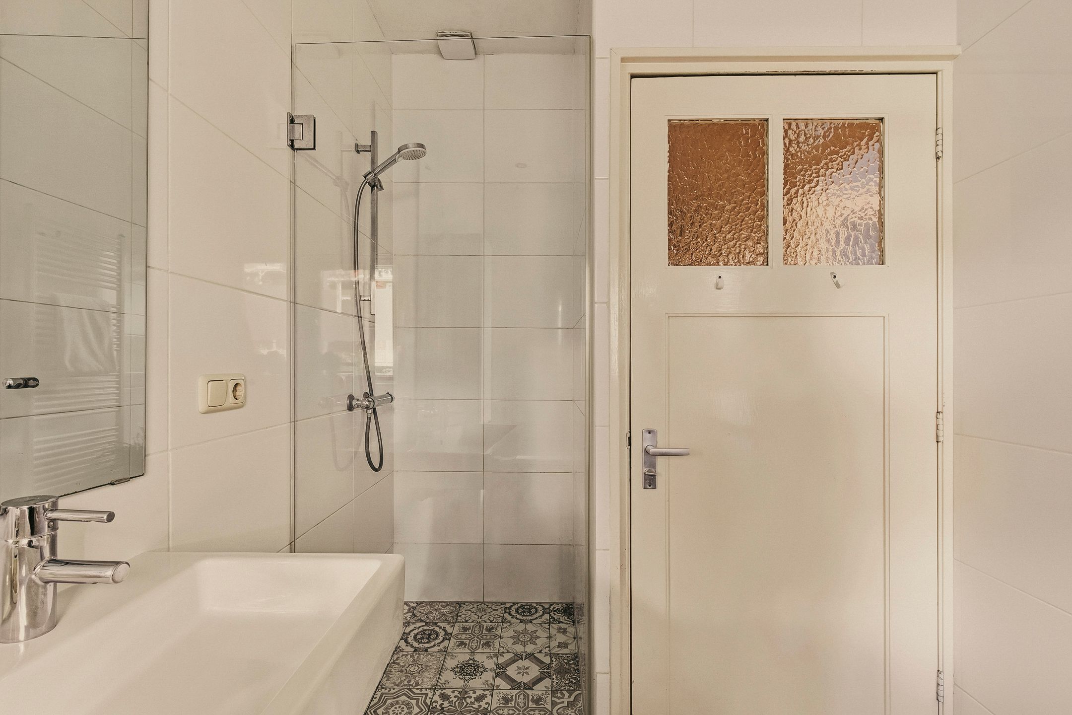 Modern Apartment in Historic Amsterdam School Building in Rivierenbuurt — 18