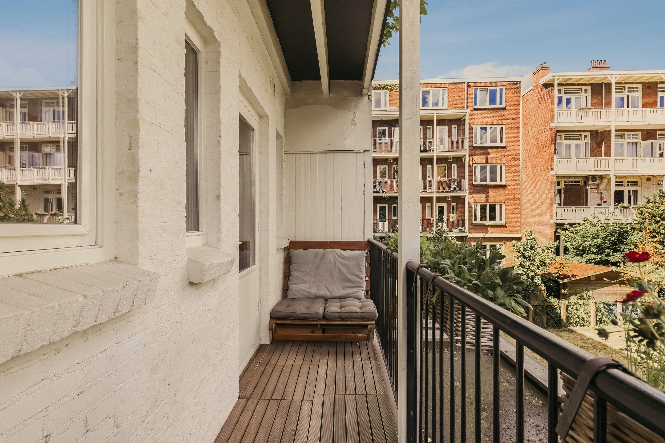 Modern Apartment in Historic Amsterdam School Building in Rivierenbuurt — 24