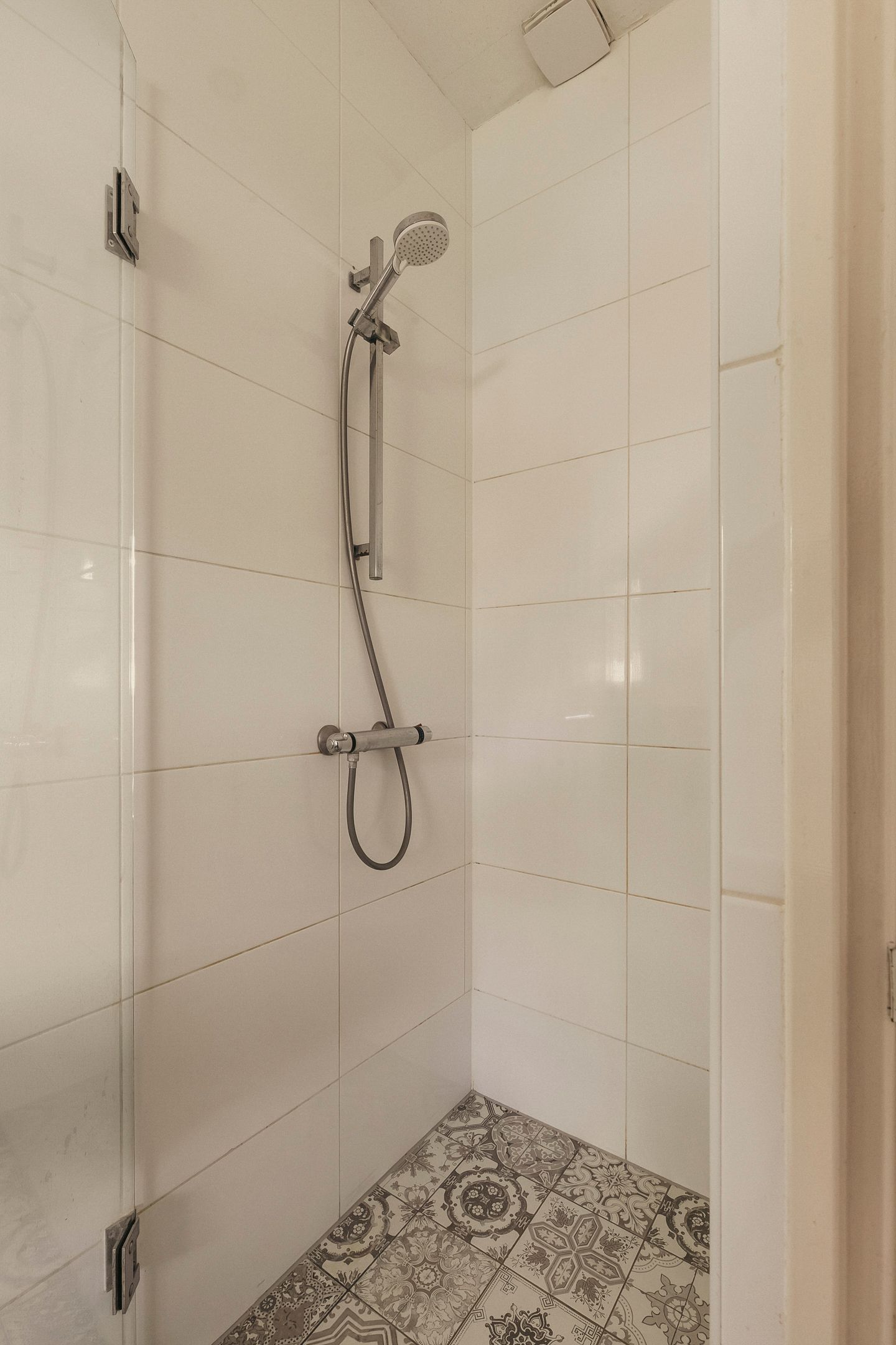 Modern Apartment in Historic Amsterdam School Building in Rivierenbuurt — 20