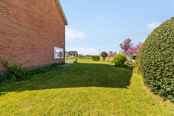 Twee-onder-één-kap te koop: Torenweg 11, Nederhorst Den Berg