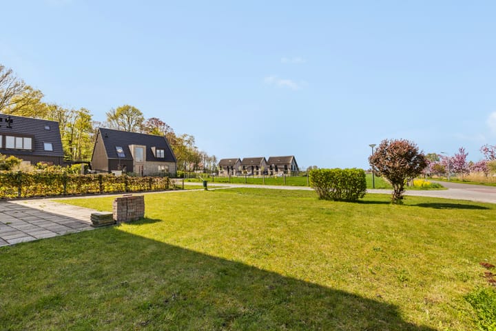 Twee-onder-één-kap te koop: Torenweg 11, Nederhorst Den Berg