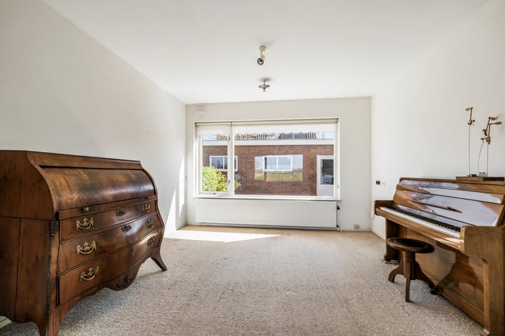 Twee-onder-één-kap te koop: Torenweg 11, Nederhorst Den Berg