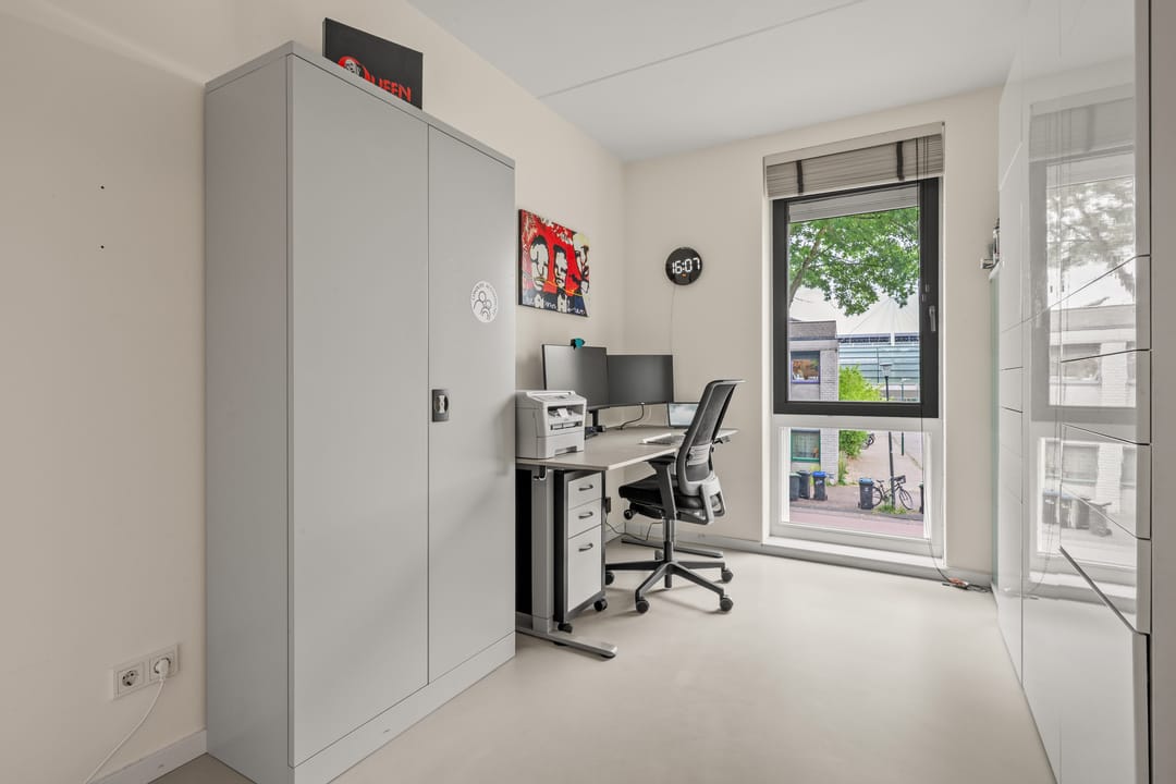 Sustainable Townhouse with Six Bedrooms and Home Battery — 13