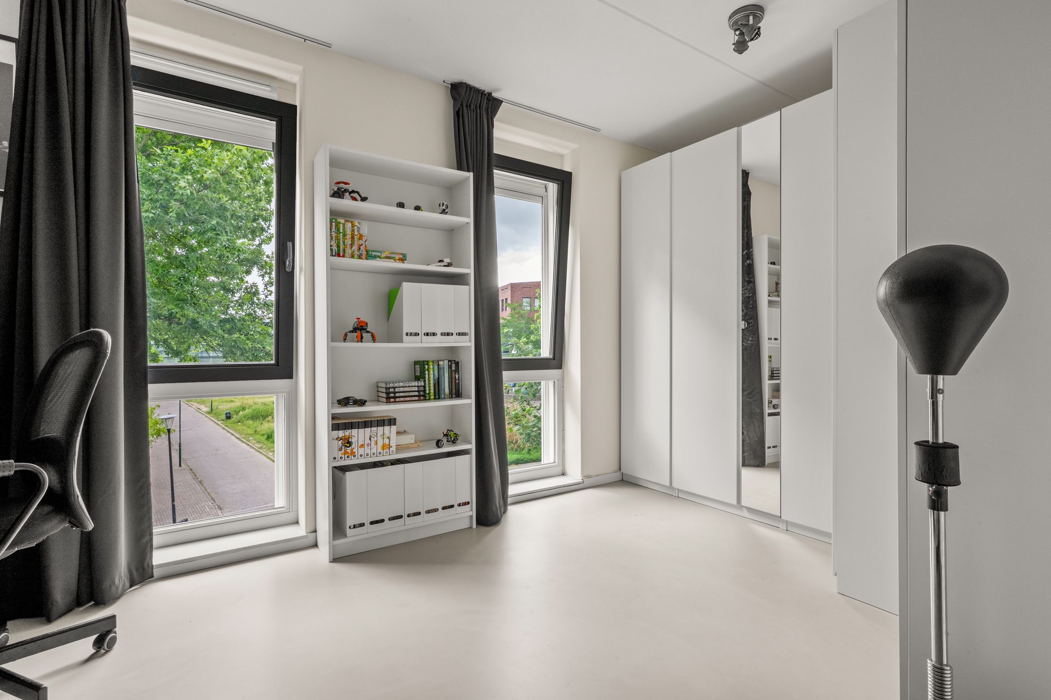 Sustainable Townhouse with Six Bedrooms and Home Battery — 21