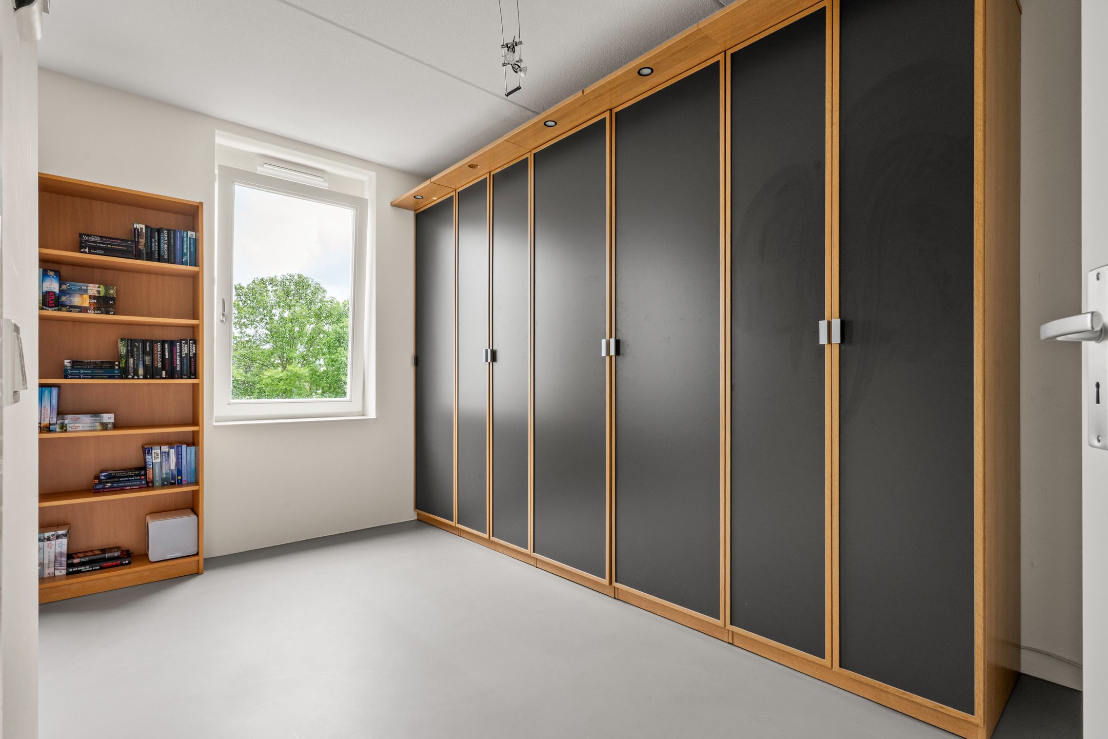 Sustainable Townhouse with Six Bedrooms and Home Battery — 24