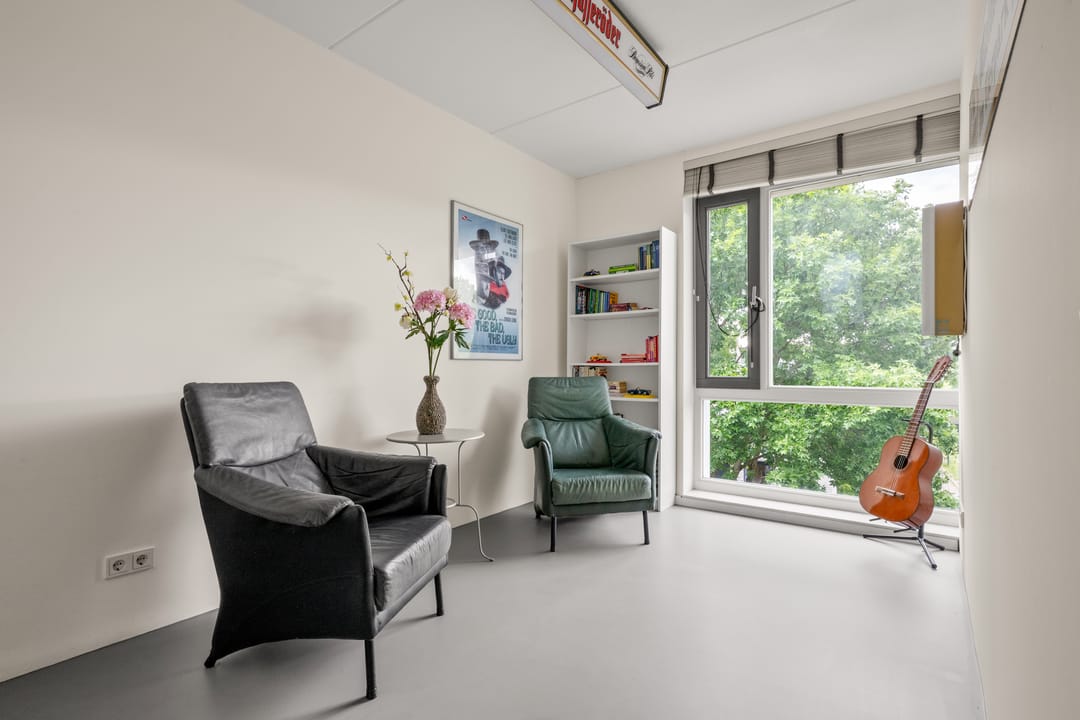 Sustainable Townhouse with Six Bedrooms and Home Battery — 23