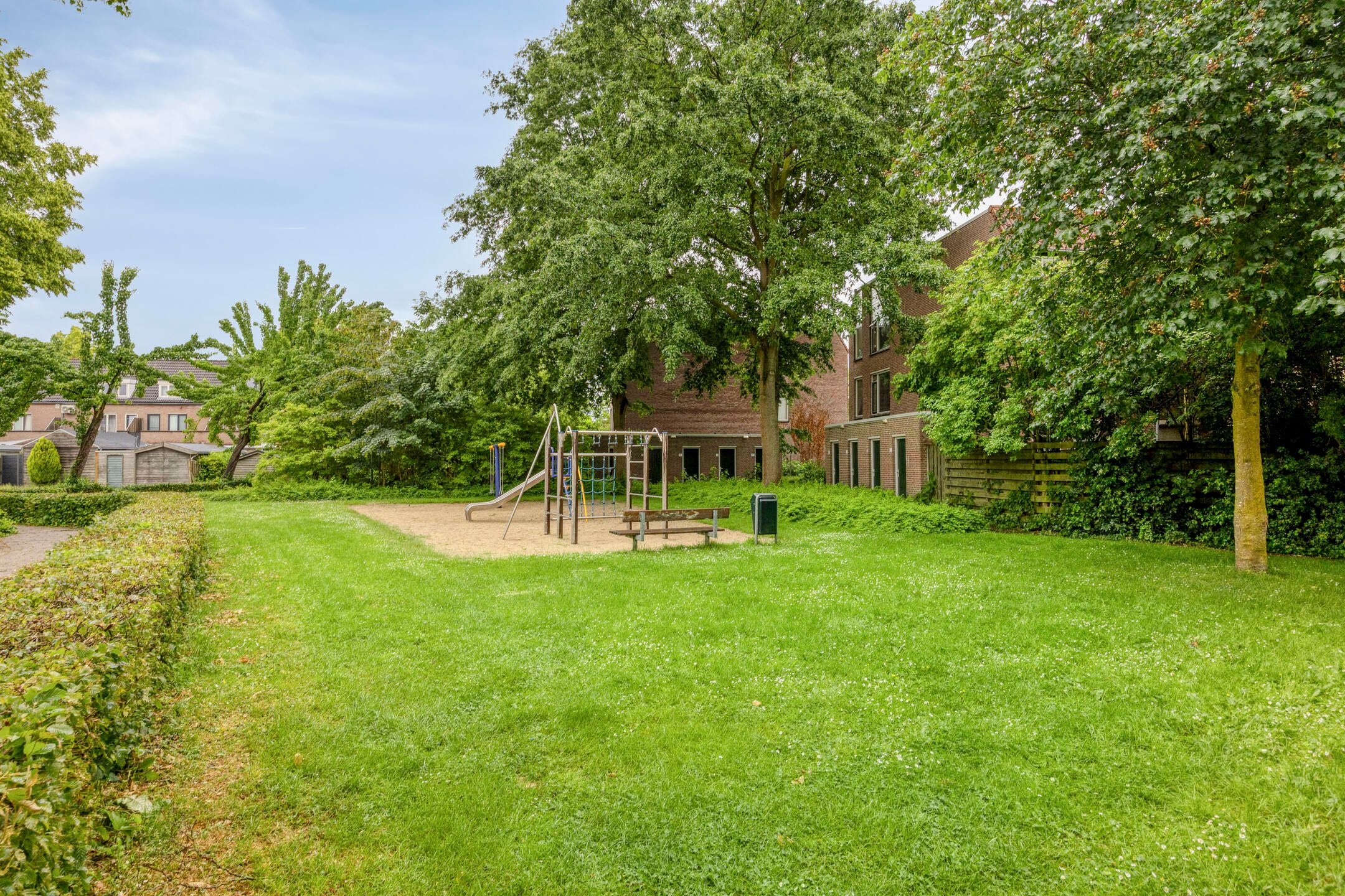 Well-maintained terraced home with garden and potential fourth bedroom in Beuningen — 33